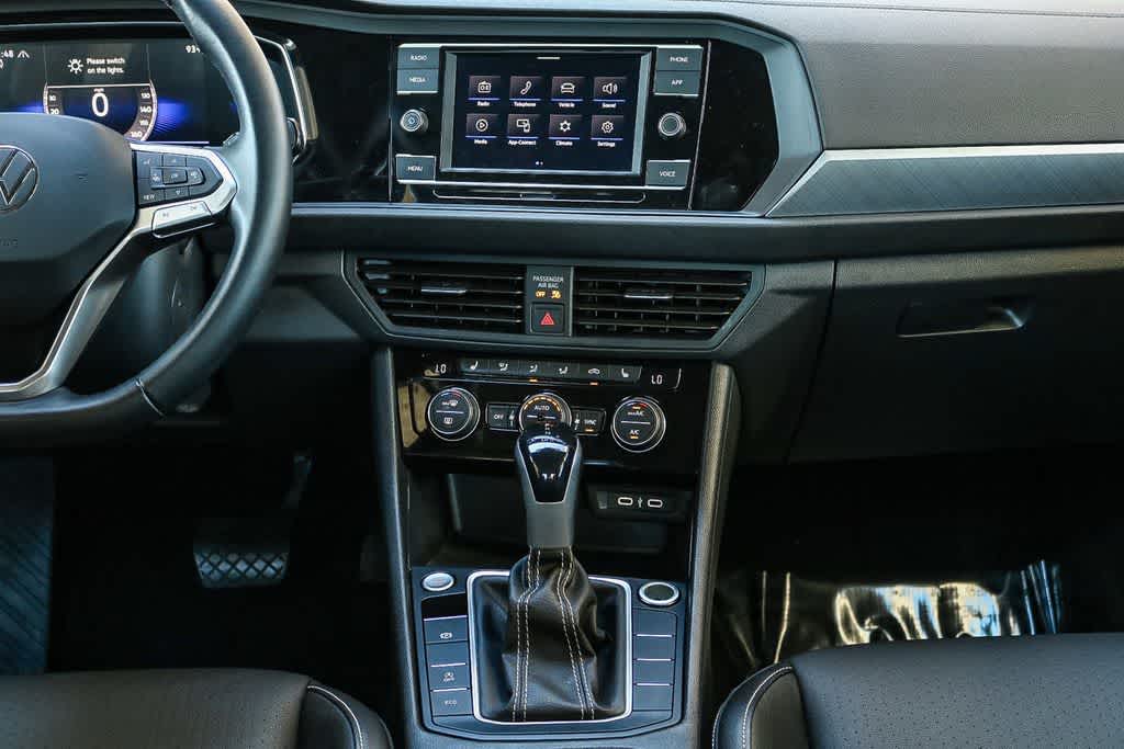 Thumbnail: 2024 Volkswagen Jetta - 13