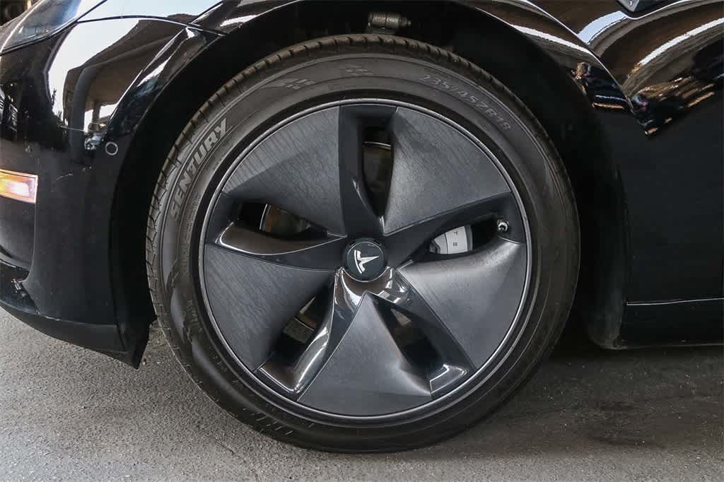 Thumbnail: 2018 Tesla Model 3 - 11