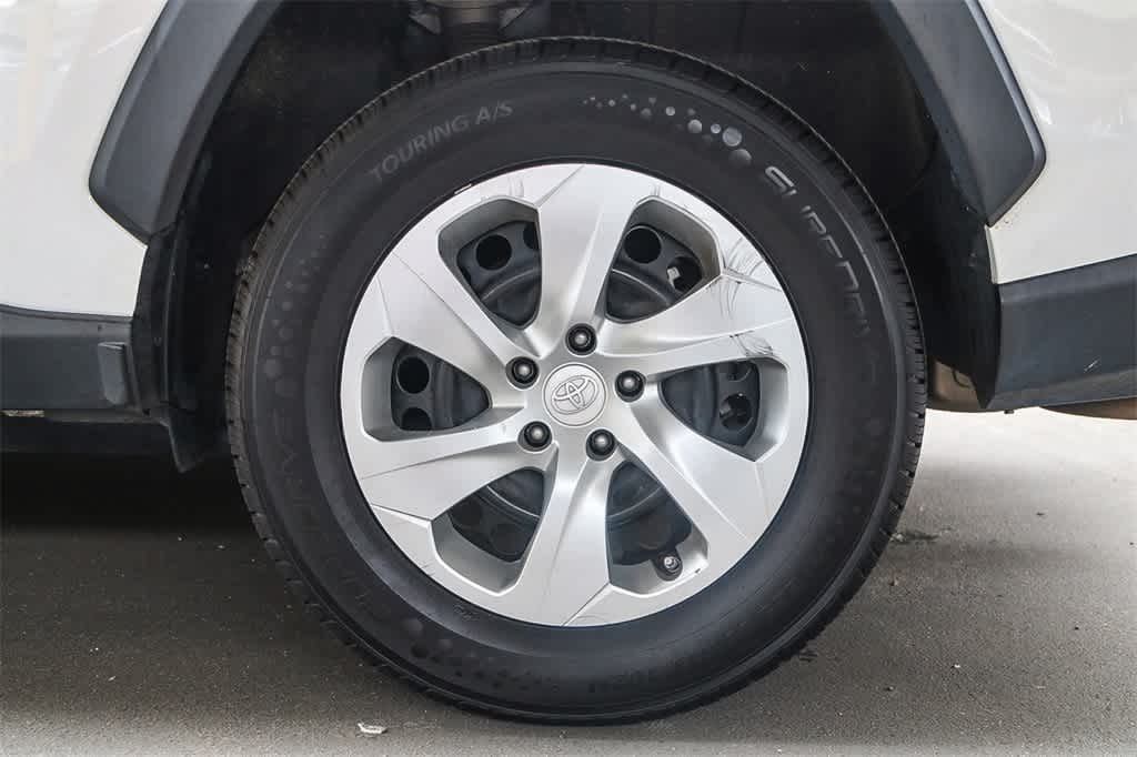 2021 Toyota RAV4 LE 11