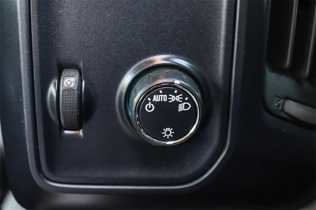 Thumbnail: 2014 Chevrolet Silverado 1500 - 21