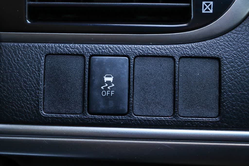 Thumbnail: 2013 Toyota Camry - 21