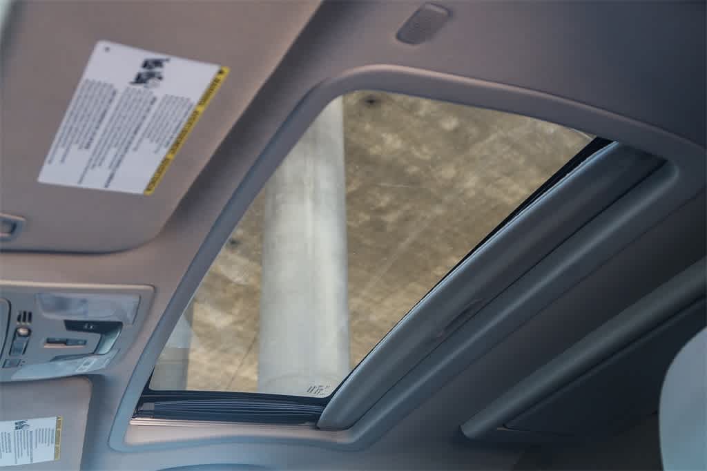 Thumbnail: 2020 Toyota Sienna - 27