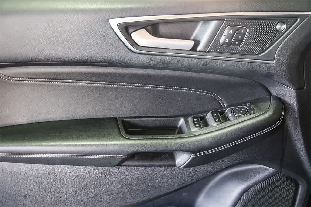 Thumbnail: 2021 Ford Edge - 20