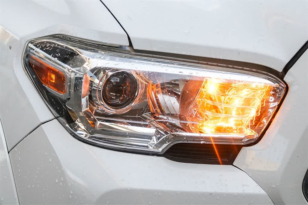 Thumbnail: 2019 Toyota Tacoma - 4
