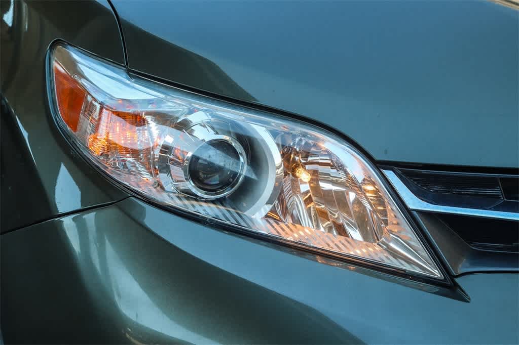 Thumbnail: 2020 Toyota Sienna - 4