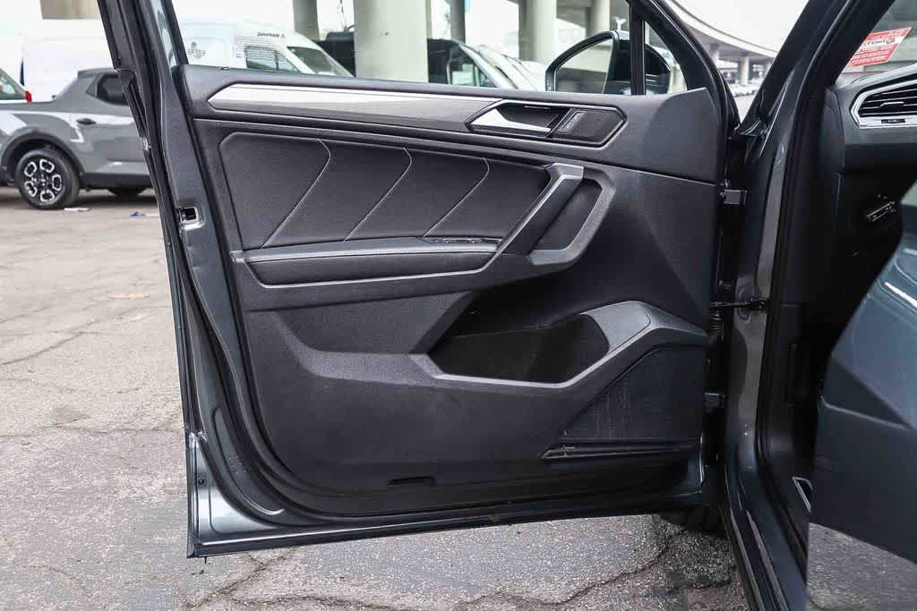 Thumbnail: 2023 Volkswagen Tiguan - 23