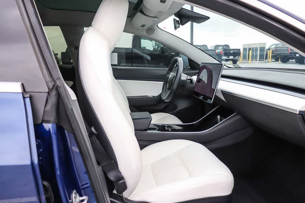 Thumbnail: 2018 Tesla Model 3 - 15