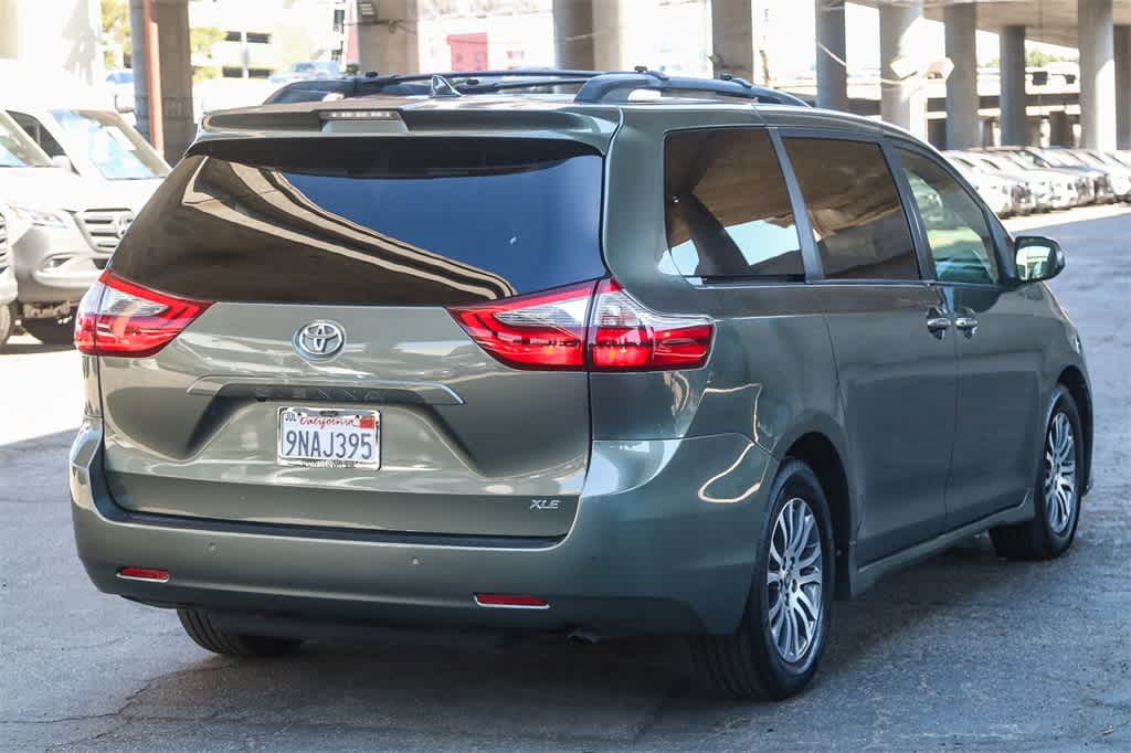 Thumbnail: 2020 Toyota Sienna - 6