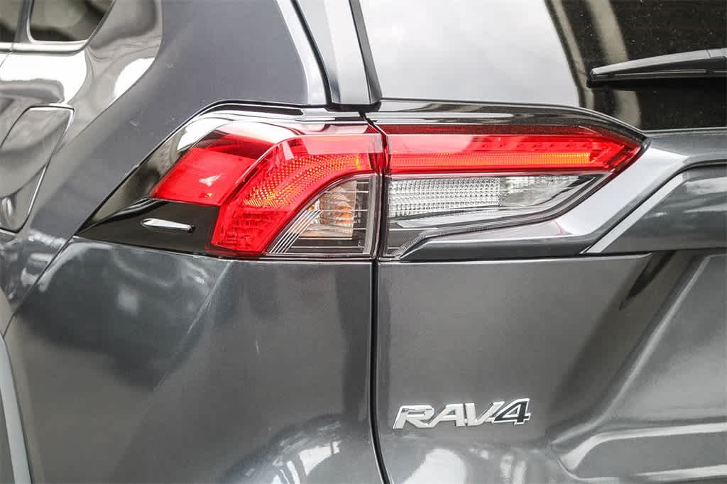 2022 Toyota RAV4 XLE 9