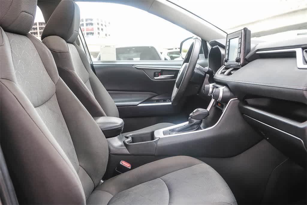 2022 Toyota RAV4 XLE 17