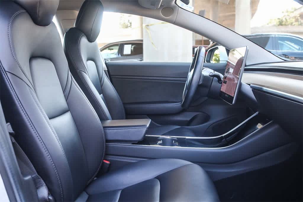 Thumbnail: 2018 Tesla Model 3 - 16