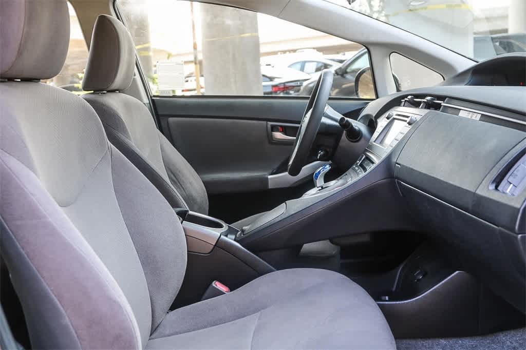 Thumbnail: 2015 Toyota Prius - 16