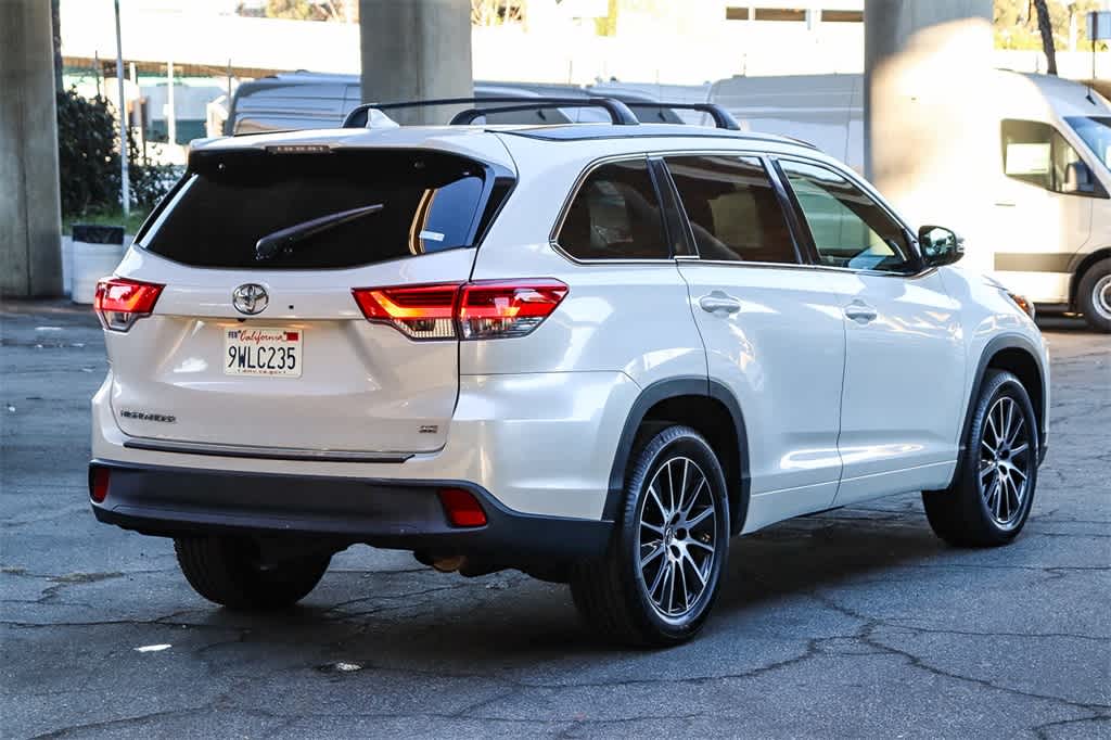 Thumbnail: 2017 Toyota Highlander - 4
