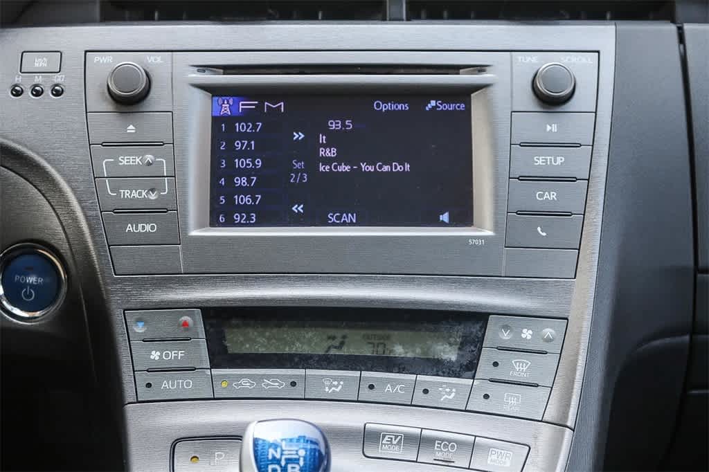 Thumbnail: 2015 Toyota Prius - 14