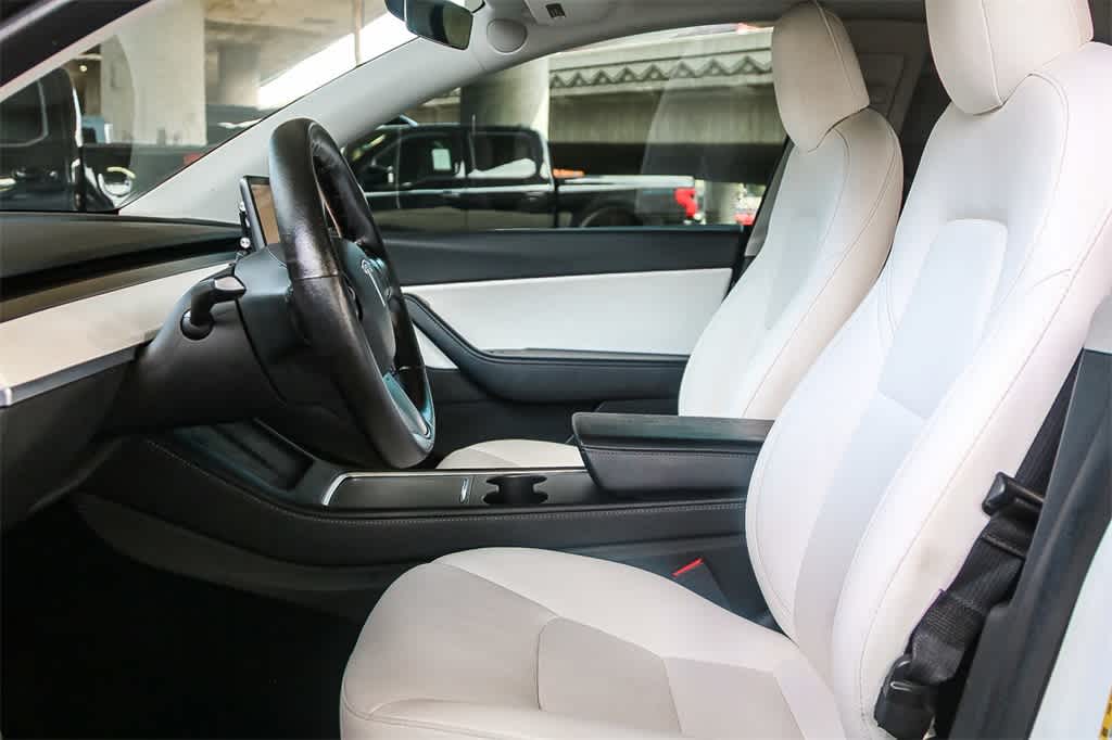 Thumbnail: 2022 Tesla Model Y - 17