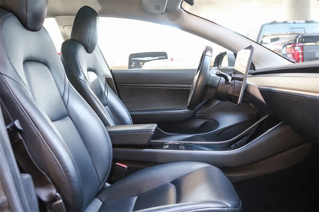 Thumbnail: 2019 Tesla Model 3 - 16