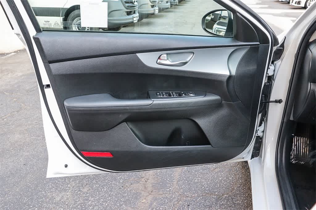 Thumbnail: 2023 Kia Forte - 22