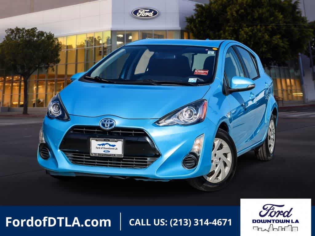 2015 Toyota Prius c Two's photo