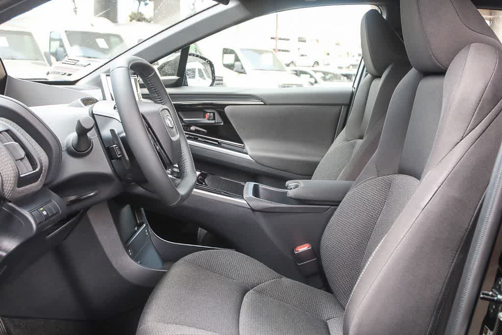 Thumbnail: 2025 Subaru Solterra - 17