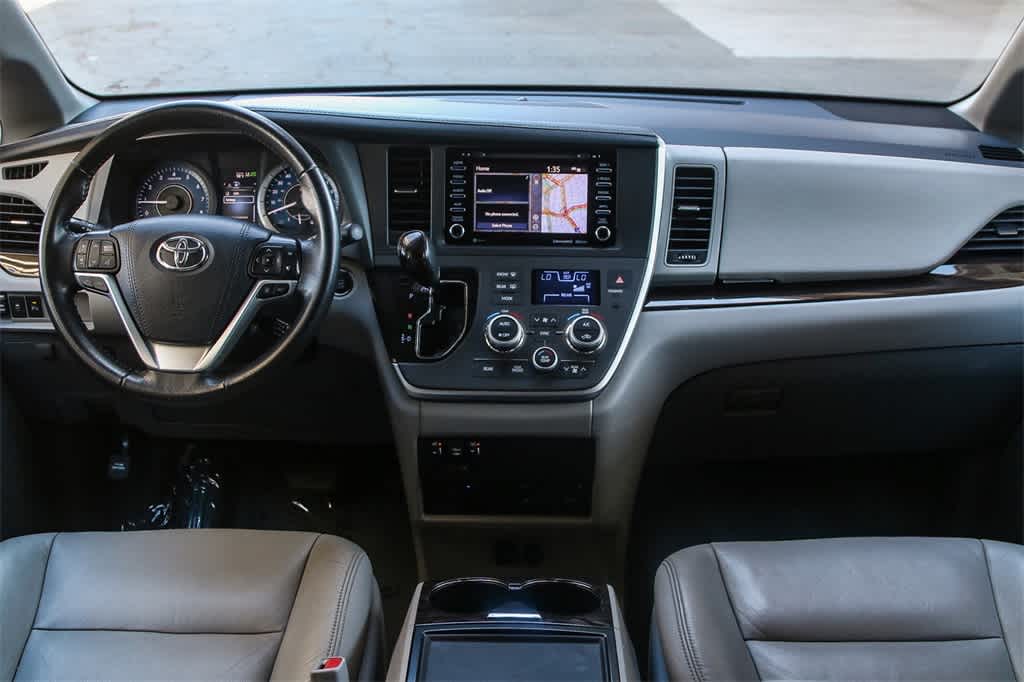 Thumbnail: 2020 Toyota Sienna - 12