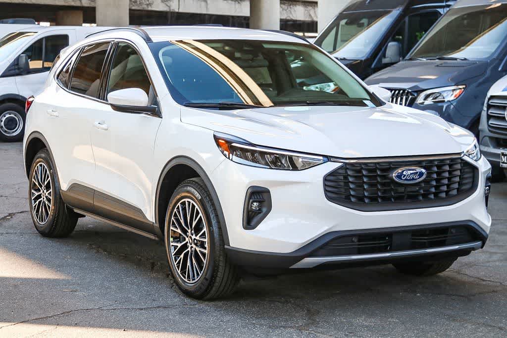 Thumbnail: 2025 Ford Escape - 3