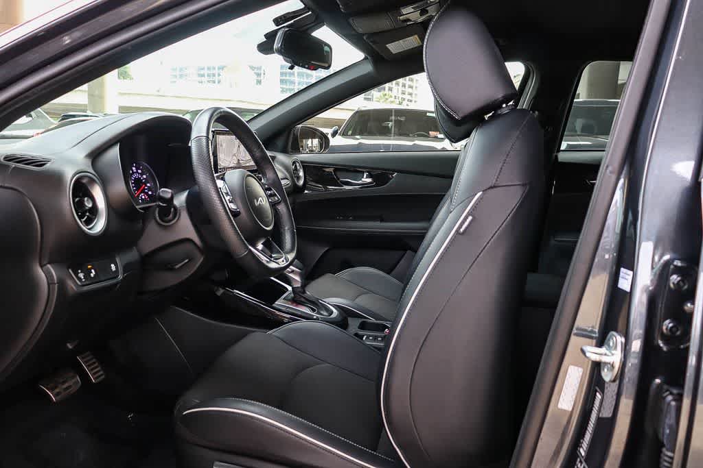 Thumbnail: 2023 Kia Forte - 17