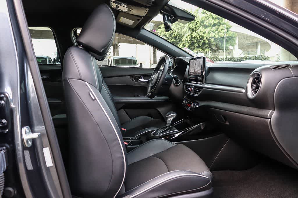 Thumbnail: 2023 Kia Forte - 16