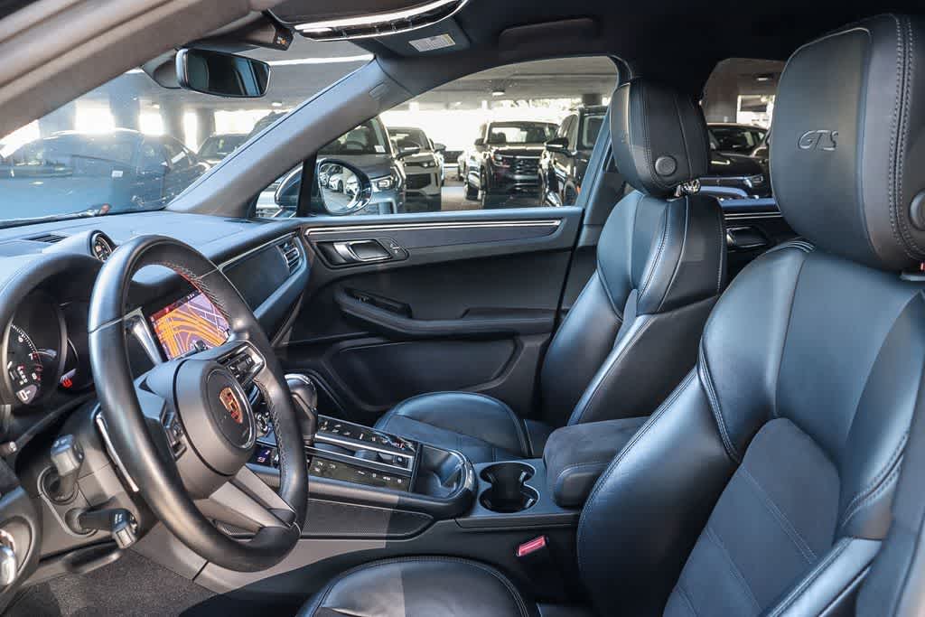Thumbnail: 2024 Porsche Macan - 16