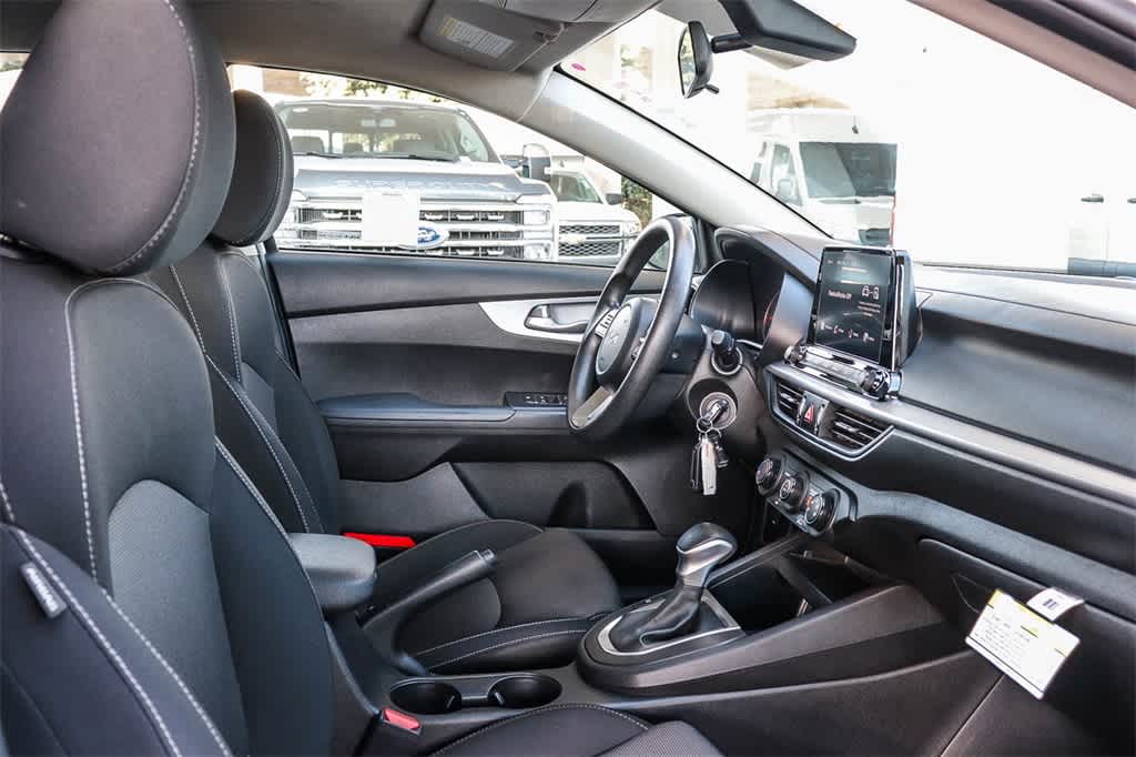 Thumbnail: 2023 Kia Forte - 17