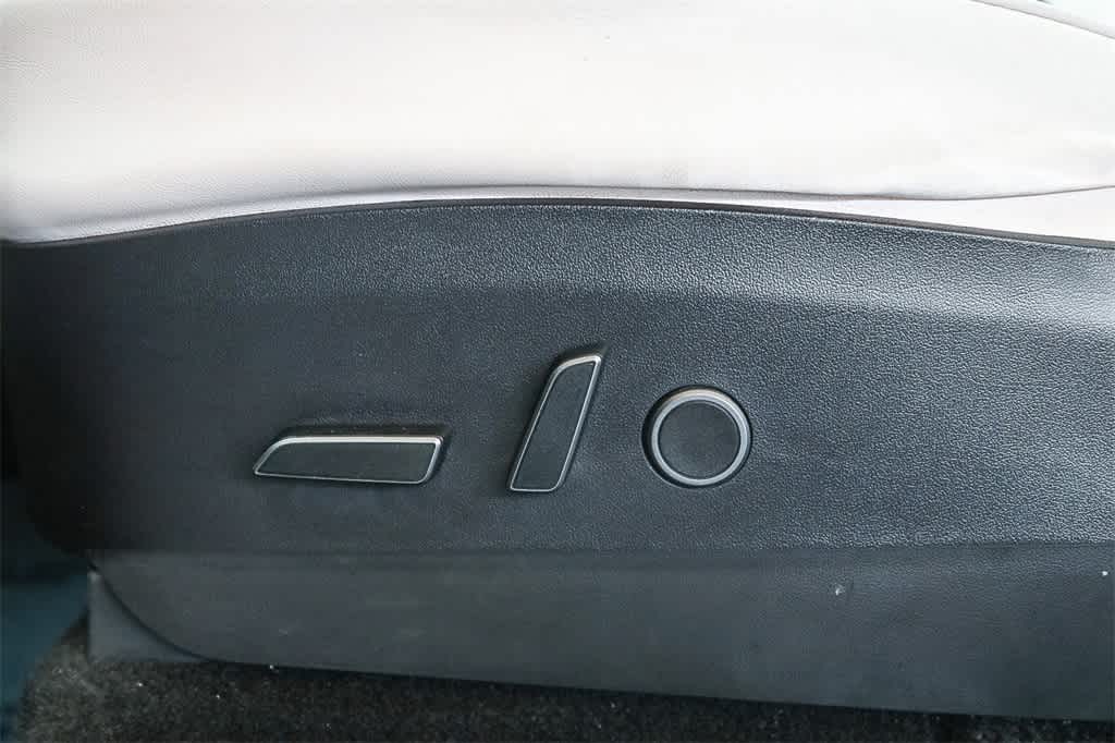Thumbnail: 2022 Tesla Model Y - 18