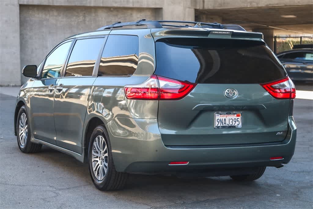 Thumbnail: 2020 Toyota Sienna - 8