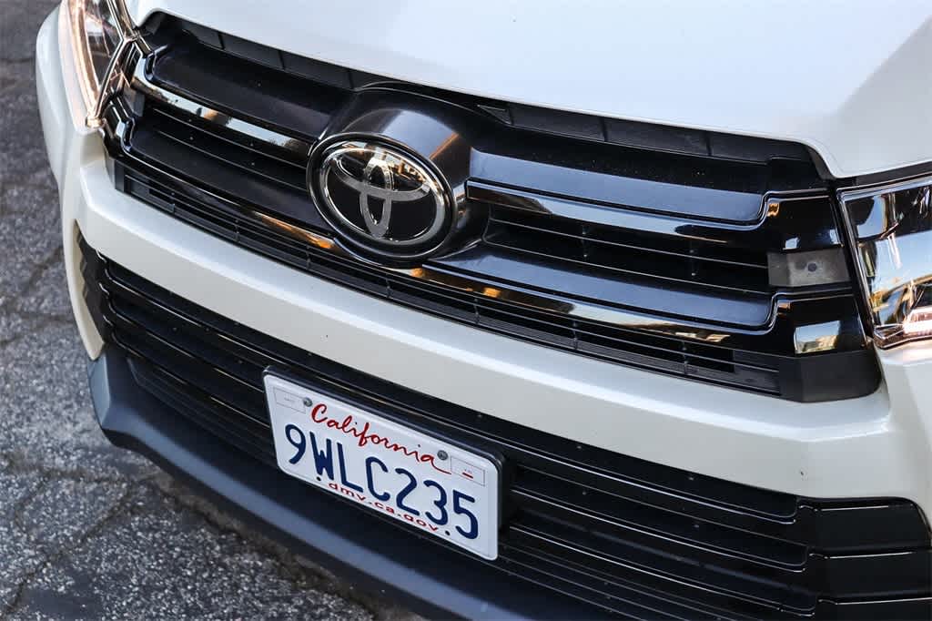 Thumbnail: 2017 Toyota Highlander - 8