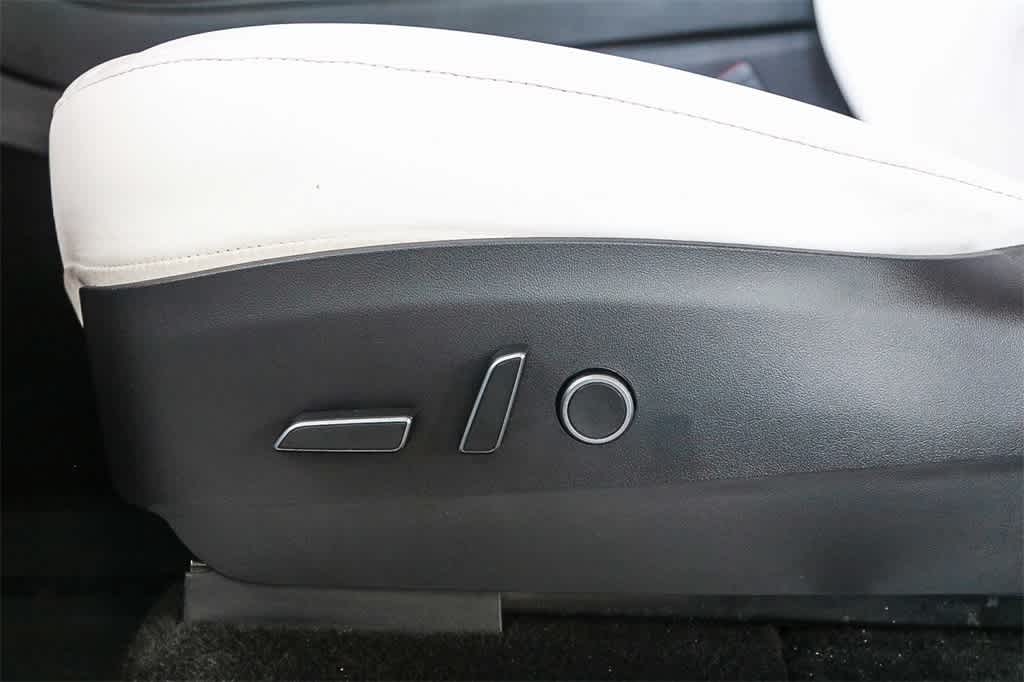 Thumbnail: 2022 Tesla Model Y - 21