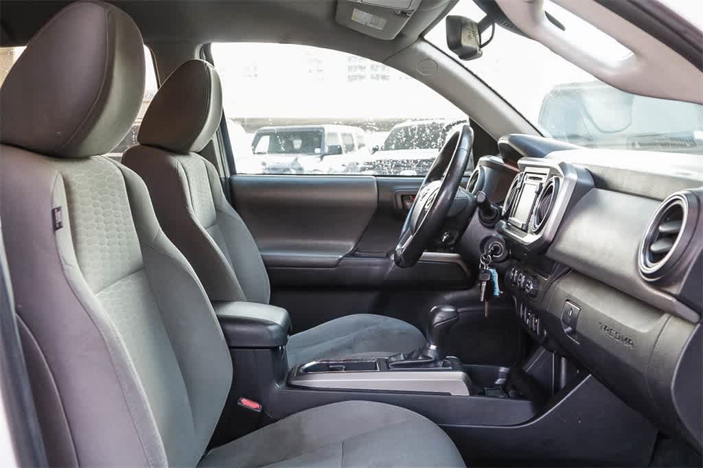 Thumbnail: 2019 Toyota Tacoma - 15