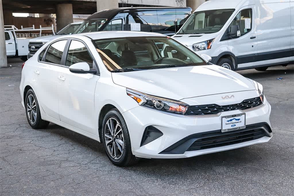 Thumbnail: 2023 Kia Forte - 3