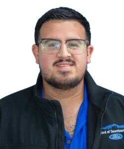 Staff member Arturo Serrano from ID_b426a72894d4