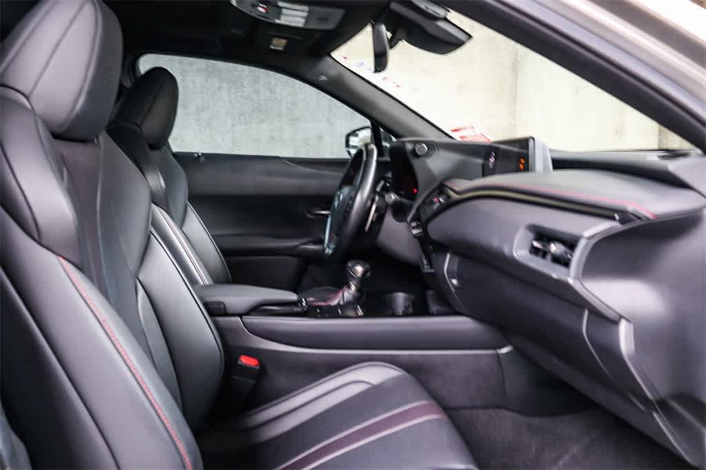 Thumbnail: 2019 Lexus UX - 16