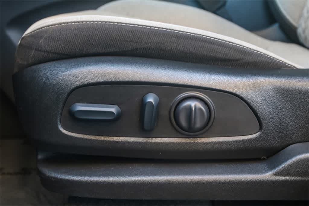 Thumbnail: 2022 Chevrolet Equinox - 21