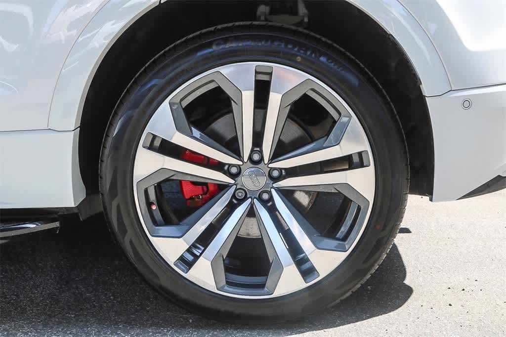 Thumbnail: 2019 Audi Q8 - 10