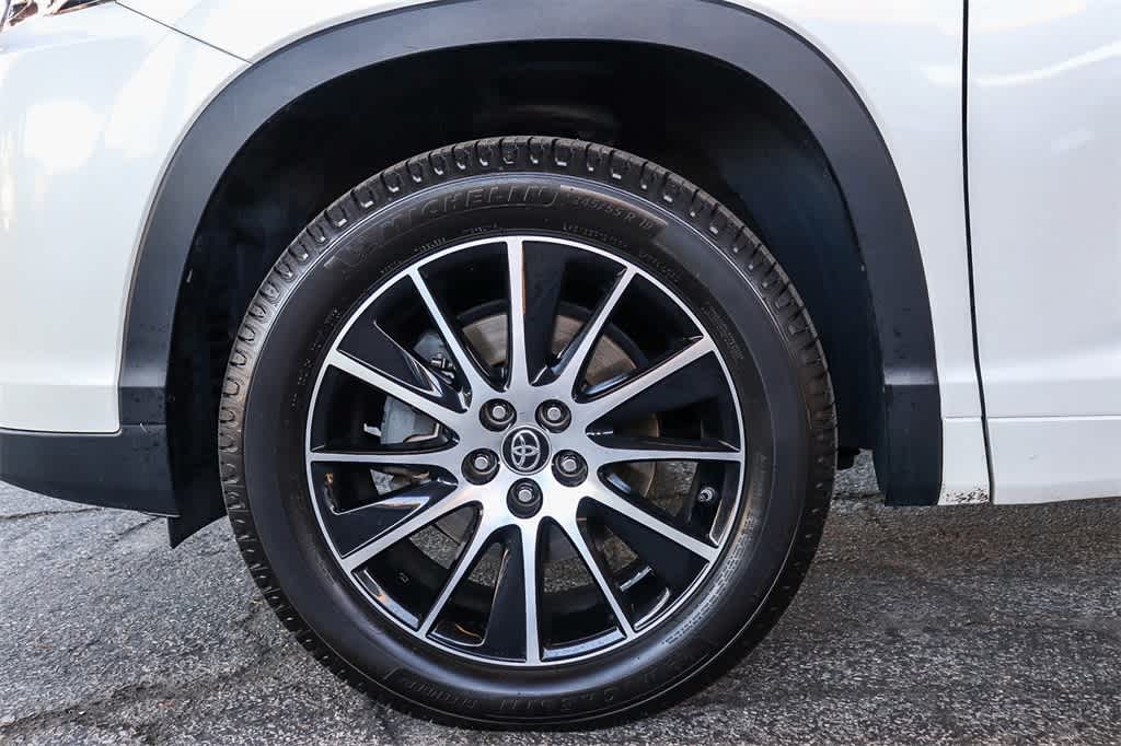 Thumbnail: 2017 Toyota Highlander - 11