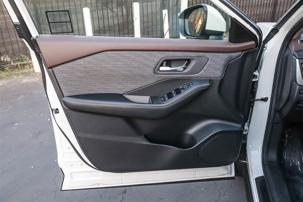 Thumbnail: 2023 Nissan Rogue - 22