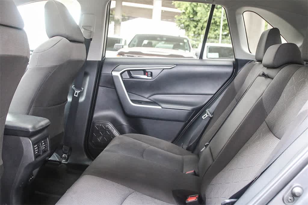 2022 Toyota RAV4 XLE 19