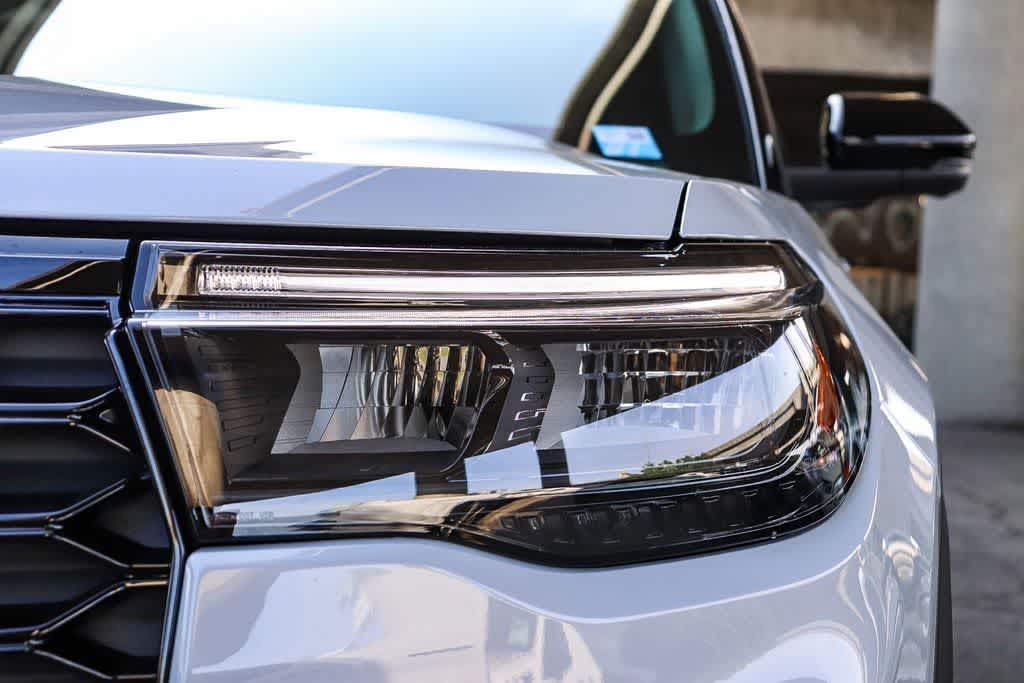 Thumbnail: 2026 Ford Explorer - 8