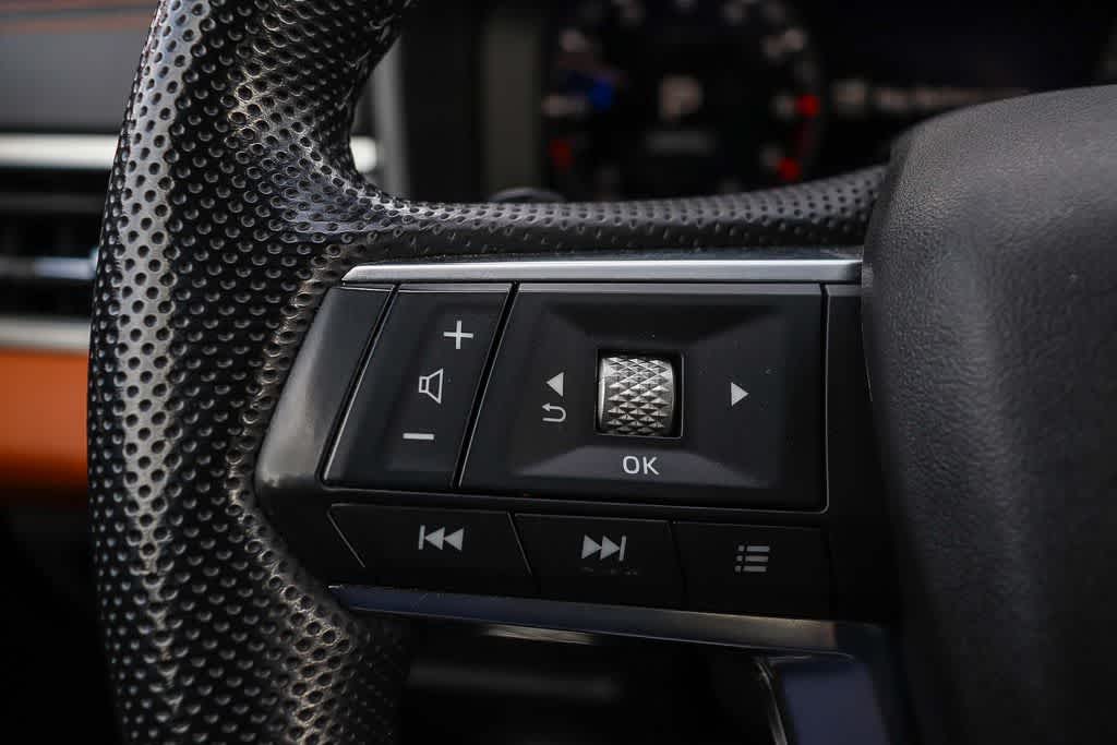 Thumbnail: 2023 Mitsubishi Outlander - 25