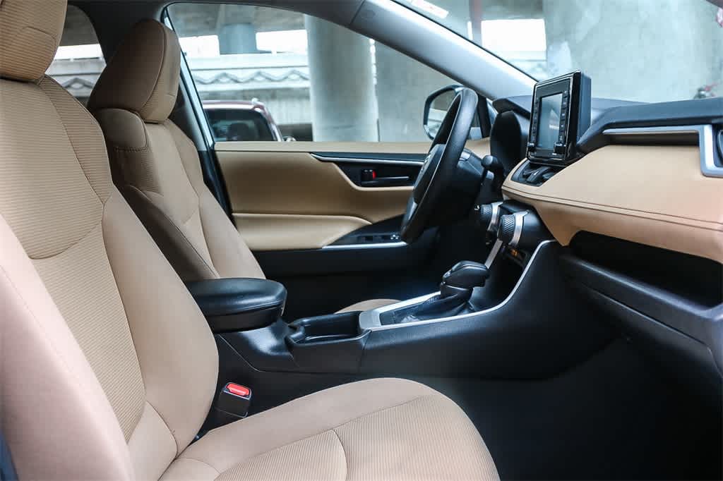 2021 Toyota RAV4 LE 16