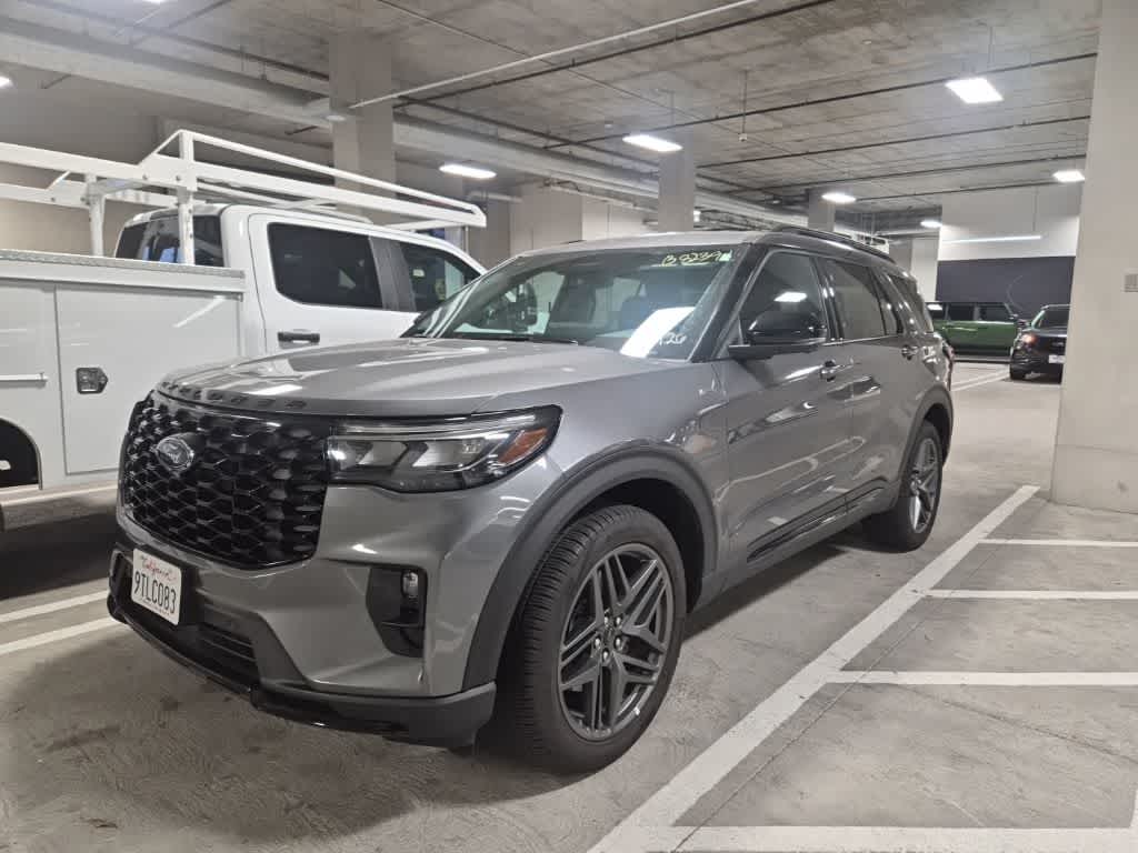2025 Ford Explorer ST-LINE 4WD (PL535)'s photo