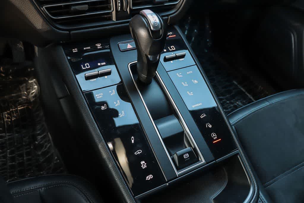 Thumbnail: 2024 Porsche Macan - 18