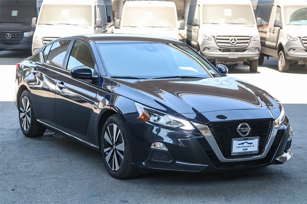 Thumbnail: 2022 Nissan Altima - 3