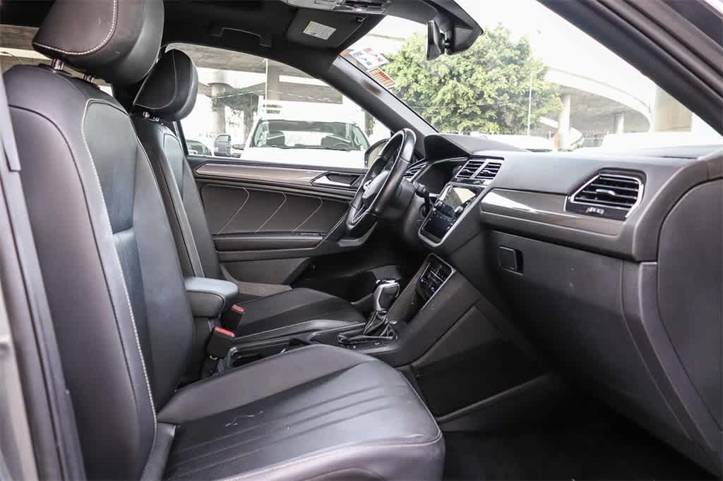 Thumbnail: 2023 Volkswagen Tiguan - 17