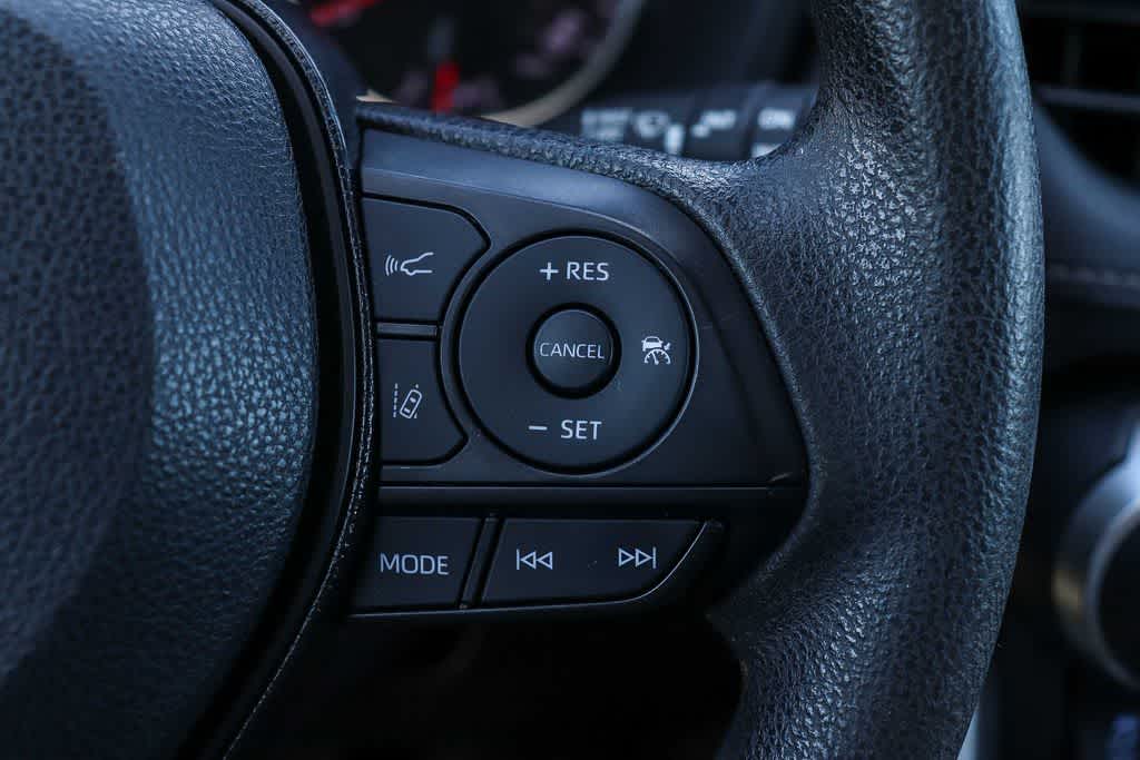 Thumbnail: 2021 Toyota RAV4 - 22